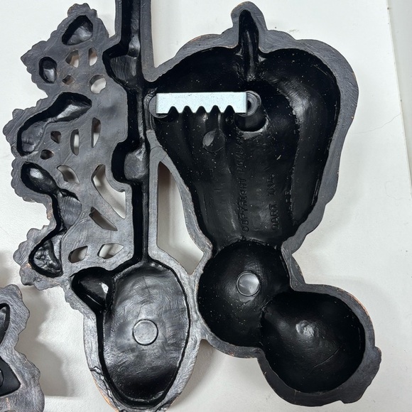 Set of 3 vintage Coppercraft Guild wall hangings with various vegetables - Picture 8 of 11